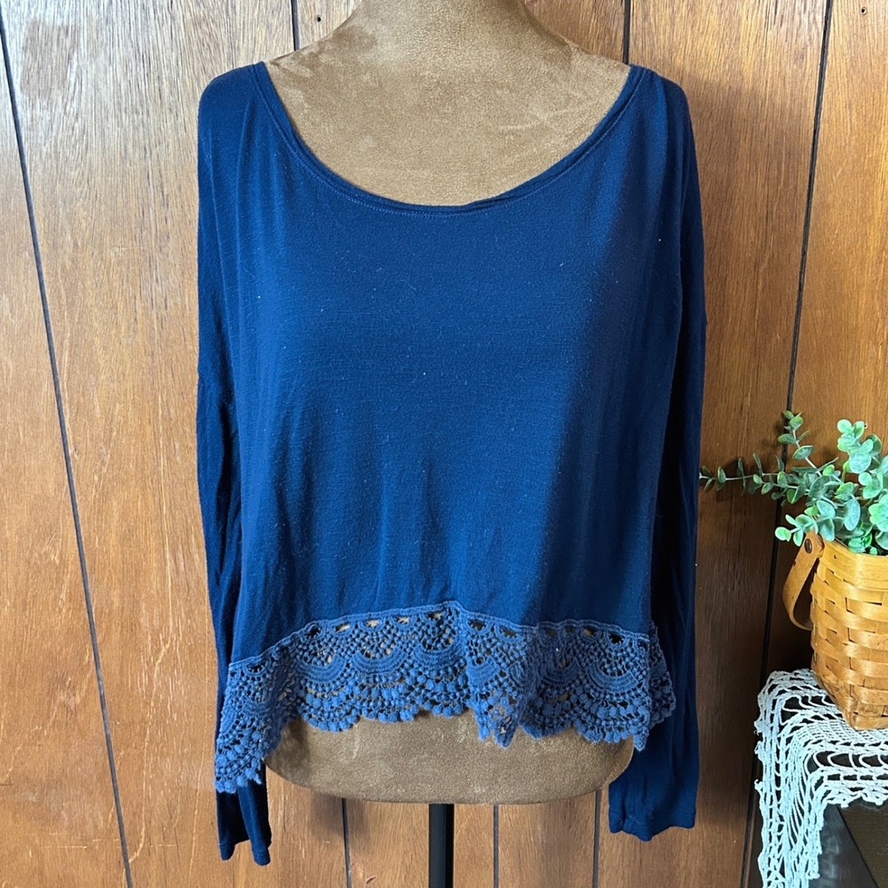 Abercrombie Fitch Navy Blue Long Sleeve Lace Trim Cropped Top Womens‎ Medium